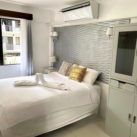 Stunning 2BR Unit at Rosewood Pointe Residences near BGC Manila Eksteriør billede