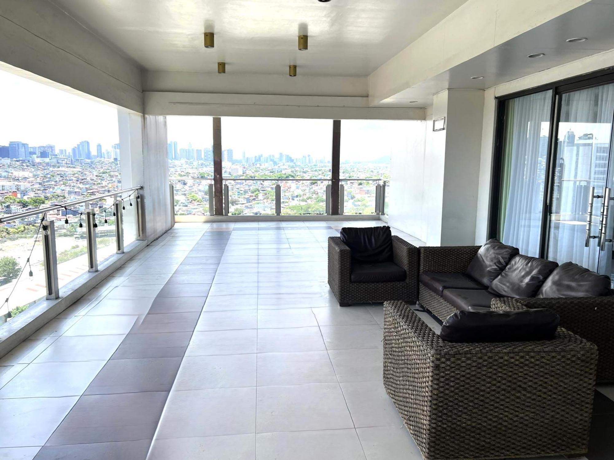 Stunning 2BR Unit at Rosewood Pointe Residences near BGC Manila Eksteriør billede
