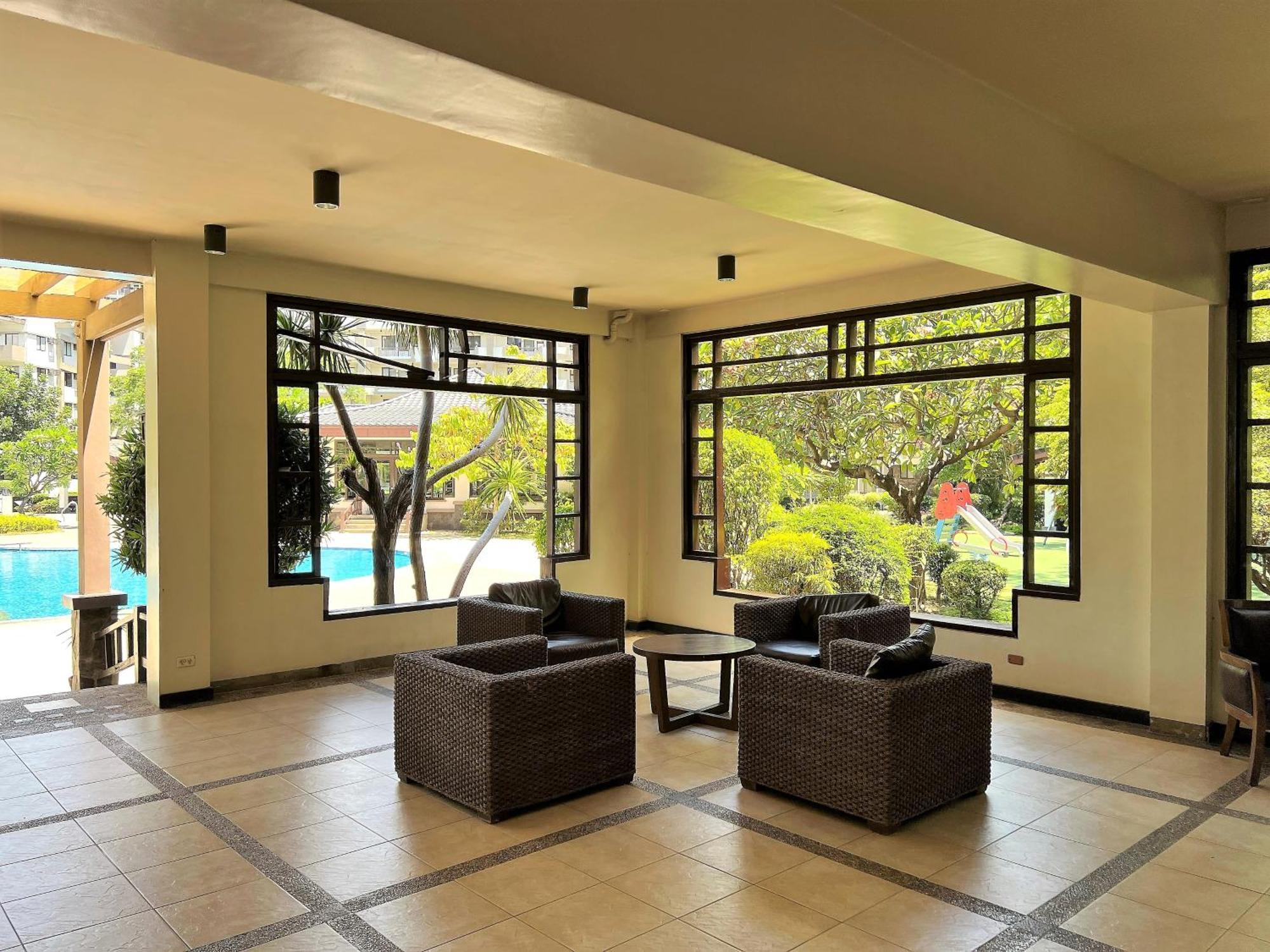 Stunning 2BR Unit at Rosewood Pointe Residences near BGC Manila Eksteriør billede