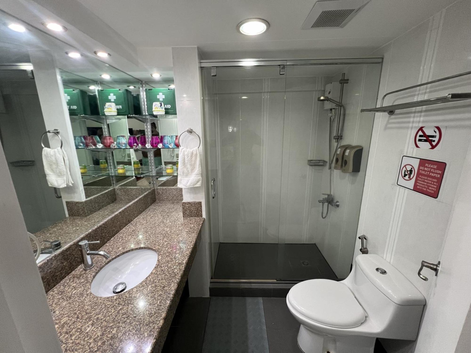Stunning 2BR Unit at Rosewood Pointe Residences near BGC Manila Eksteriør billede
